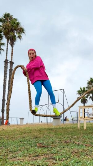 Kelli Erdmann Instagram - New tightrope challenge 😱💪 do you have what it takes?!

#happykelli #tightrope #slackline #results #physics