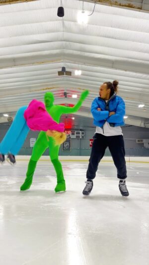 Kelli Erdmann Instagram - That third flip tho 👀 Who wants to see the results?! @elladjbalde 
⛸️: @lakingsice_pickwickgardens 

#behindthescenes #bts #elladjbalde #happykelli #iceskating #greenman