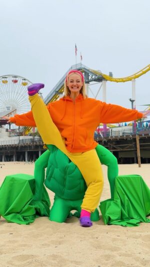 Kelli Erdmann Instagram - Can Can, can you do the Can Can?😝

#dance #cancan #happykelli #greenman #behindthescenes