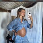 Kelly Bailey Instagram - 2023 O ano em que fui casa 🤍🐣 Dá para ver que o Blue estava muito bem e não queria sair 😅 I know I'm going to miss this bump and those kicks one day.