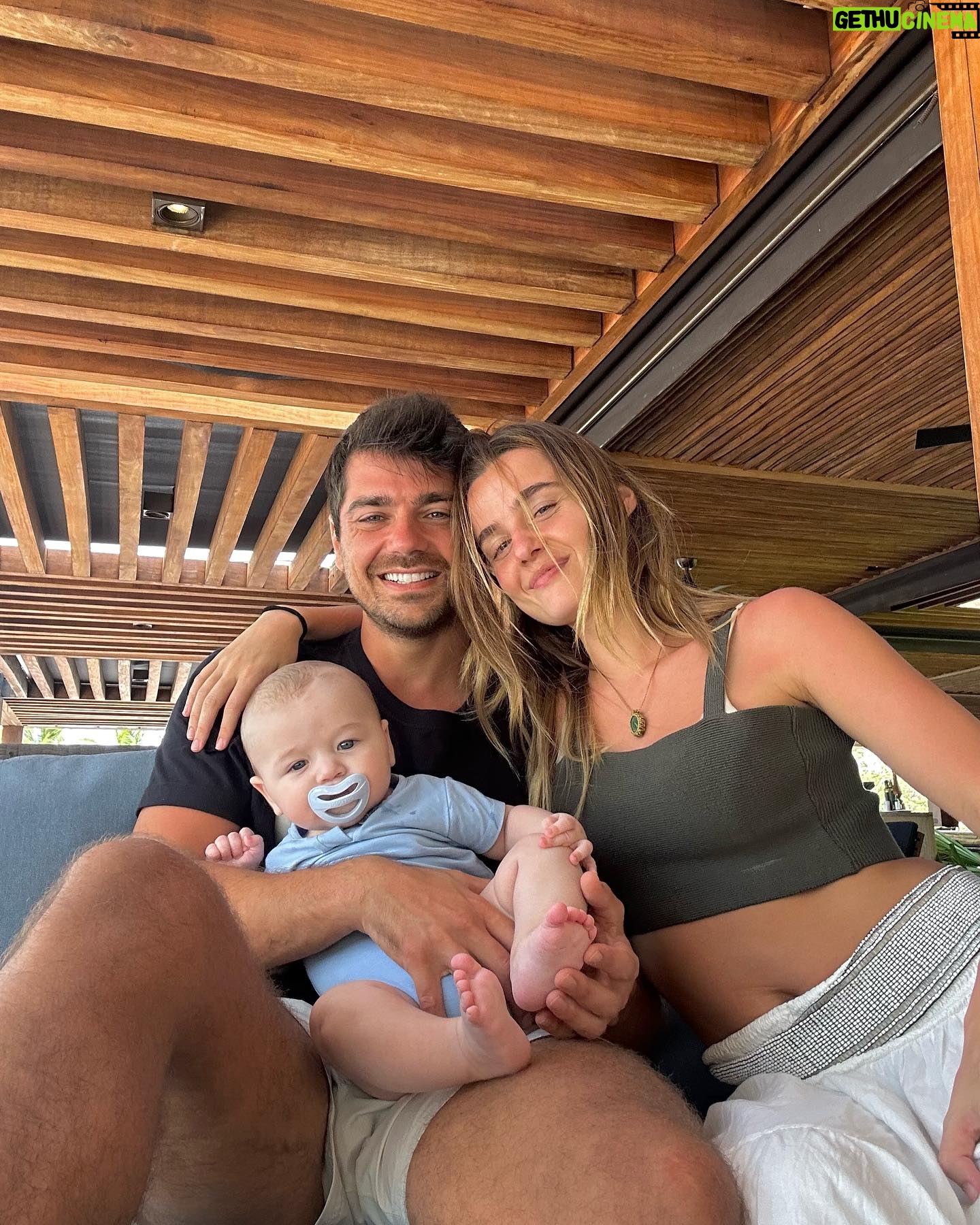 Kelly Bailey Instagram - From our bubble of love đ̧đâ¤ī¸đĒŠđ sending hugs and kisses to you all x Christmas never felt so special