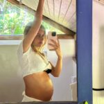 Kelly Bailey Instagram – 2023 O ano em que fui casa 🤍🐣 
Dá para ver que o Blue estava muito bem e não queria sair 😅

I know I’m going to miss this bump and those kicks one day.