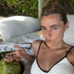 Kelly Bailey Instagram – Demasiada água de coco por aqui