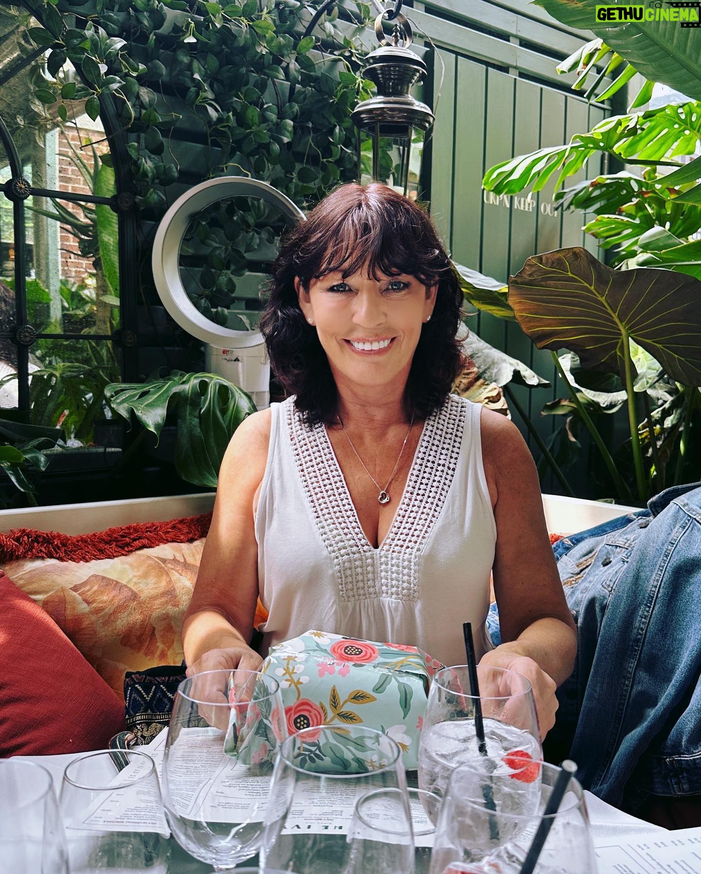 Kelly Brook Instagram - Happy Birthday Mum 🎂🥂🎈💕