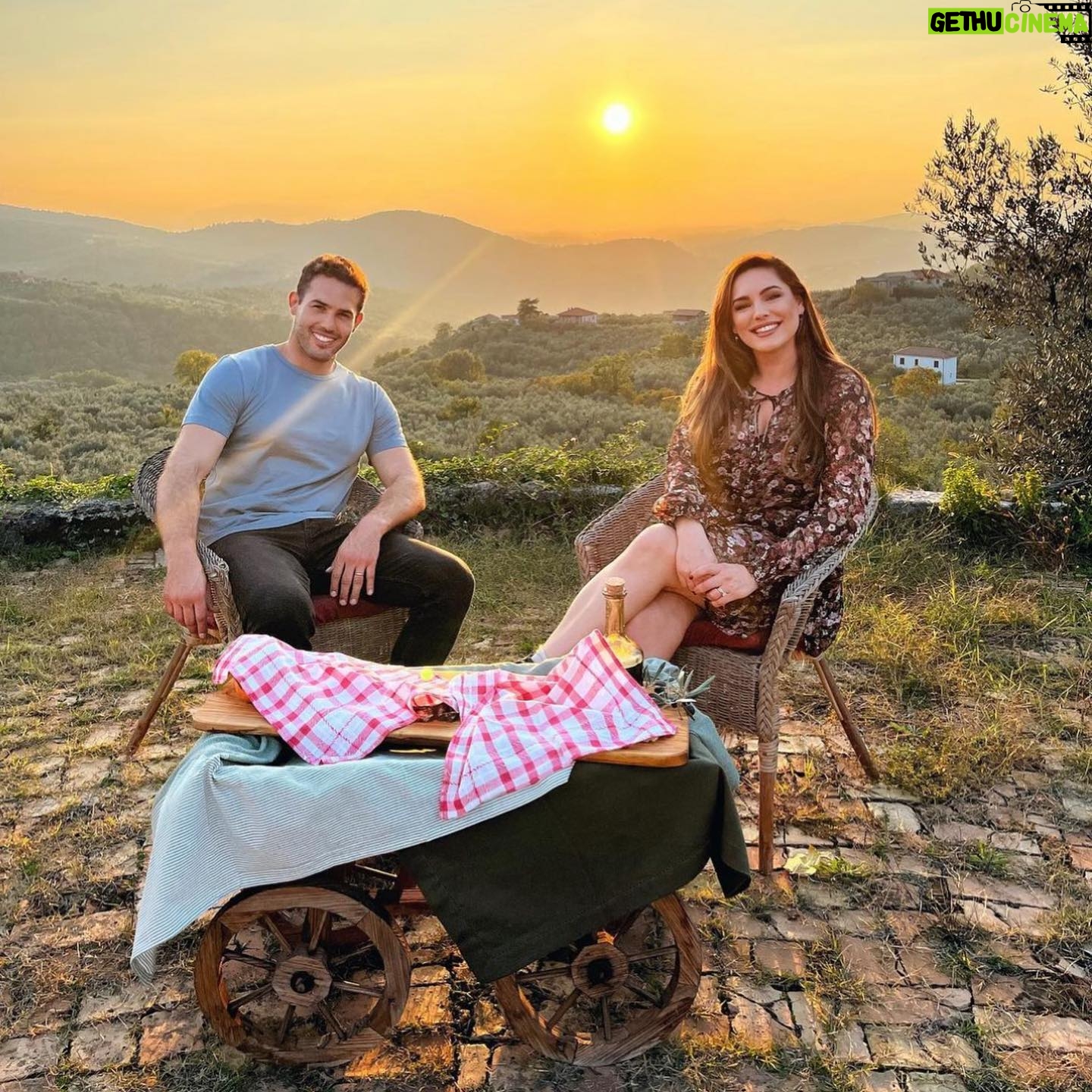 Kelly Brook Instagram - 🎥 🫒 #LaDolceVita #BlueZoneLiving #MyHusbandsFarm
