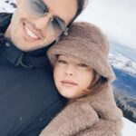 Kelly Brook Instagram – Megeve 2023 🚠❤️❄️🎄⛰️🎁🇫🇷💫🧸 @jeremyparisi @melanieparisi_