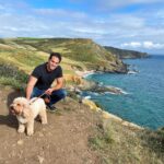 Kelly Brook Instagram - Beautiful Hikes, Stunning Beaches and the Most Delicious Food !! @gararockhotel 🤩 #gararockwalk We took the Gara Rock to Mill Bay Coastal Footpath 👍🏻🌊🦀🐚⚓️🚤🦞🍦🐶🐾