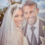 Kelly Brook Instagram - ‘Twas a Fairytale’ Wedding of Dreams 🥀 @jeremyparisi Happy 1st Anniversary my Love 🥀