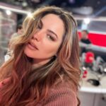 Kelly Brook Instagram – Lovely Trip to the Salon thanks @nicolaclarkecolour @charley.mcewen 🤩