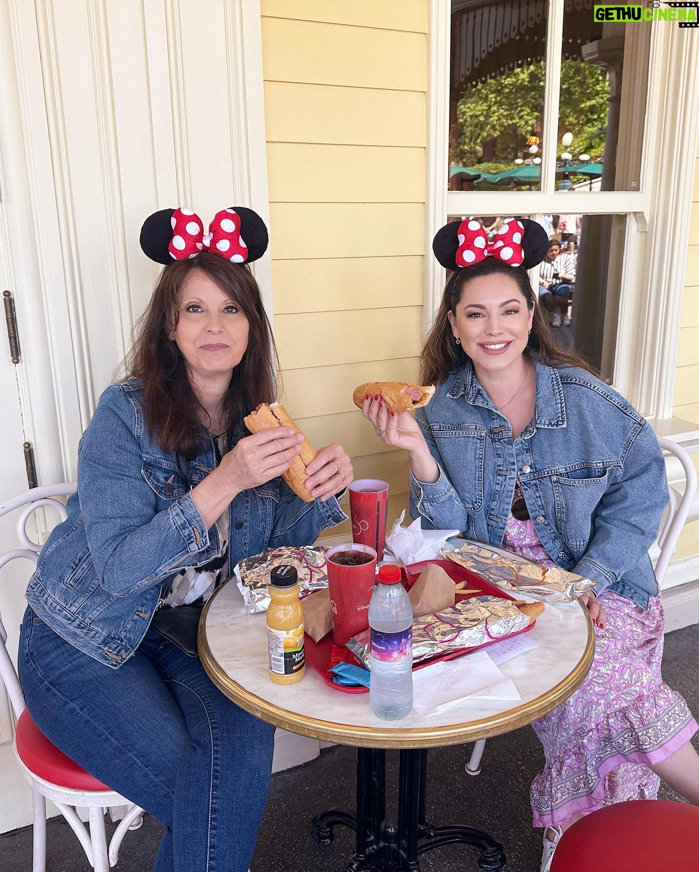 Kelly Brook Instagram - Happiest Place on Earth @disneylandparis ππΈππ°