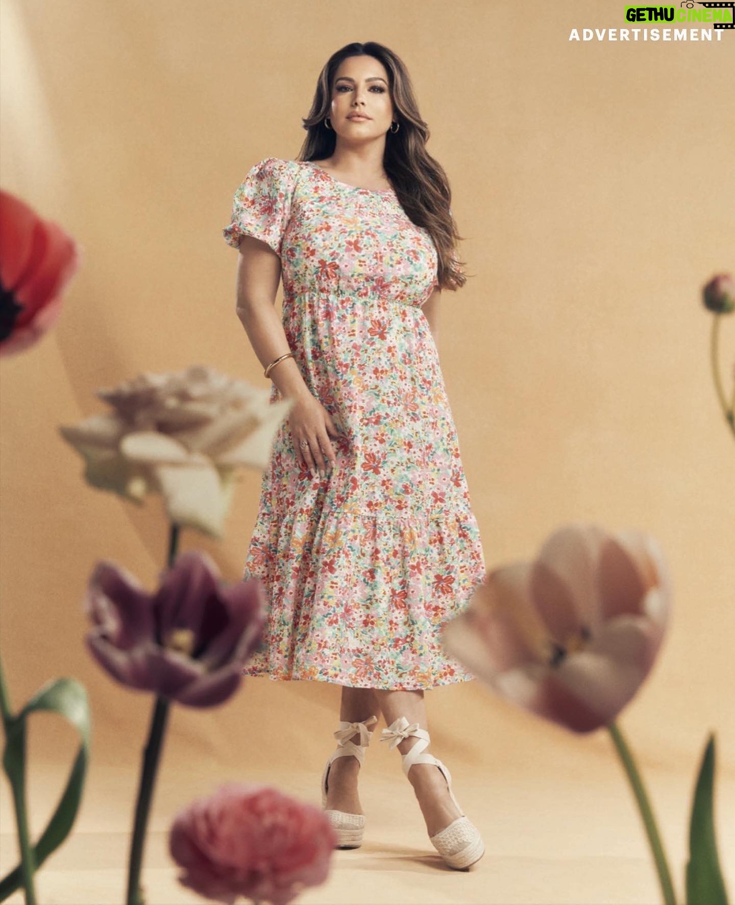 Kelly Brook Instagram - 💐 Obsessed with this shoot thank you @youmagazine and the team!! @sophieldearden @adamjamesrichardson @gemflossi @bencooke_lockonego @fandfclothing