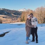 Kelly Brook Instagram - Merry Christmas and lots of love from Mr&Mrs Parisi ❤️🎁🎄🏔️