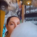 Kelly Brook Instagram - Candy Floss and Immersive Art @letshopscotch @visitsanantonio @traveltex #VisitSanAntonio #TexastoDo #LetsTexas 🌺🤠✨🇺🇸🌮🌹📍