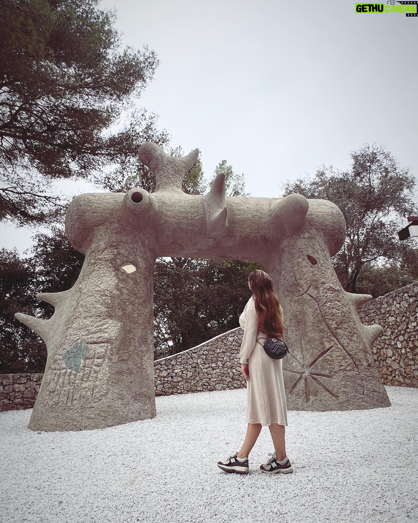 Kelly Brook Instagram - Miro @fondationmaeght 🎨👩🎨🖼️ #Calder #Miro #chagall