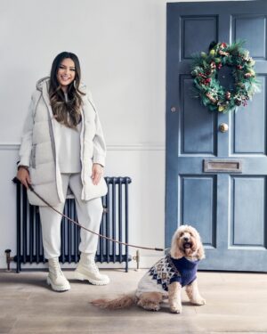 Kelly Brook Instagram - Cosy Collection @fandfclothing #fandfclothing #Tesco #Ad #MyEdit #TescoHome🎄🧸 @adamjamesrichardson 📸