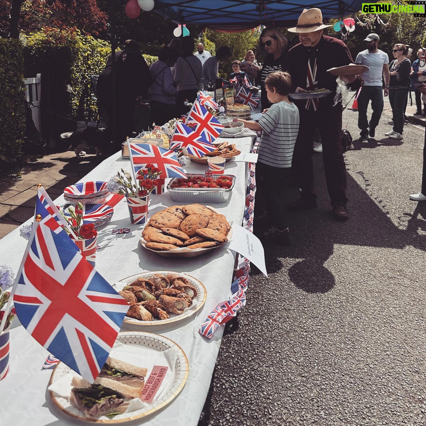 Kelly Brook Instagram - Coronation Street Party London 2023 ๐๐๐ฌ๐งโจโฅ๏ธ