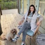 Kelly Brook Instagram - Cabin Fever 🥵 thanks @fandfclothing for Kitting me out this Autumn!!! All the Layers! #fandfclothing #Tesco #Ad 📸 @jeremyparisi