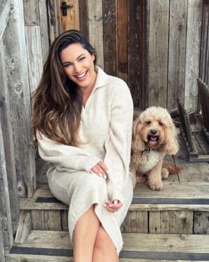 Kelly Brook Instagram - Cabin Fever 🥵 thanks @fandfclothing for Kitting me out this Autumn!!! All the Layers! #fandfclothing #Tesco #Ad 📸 @jeremyparisi
