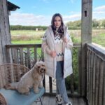 Kelly Brook Instagram - Cabin Fever 🥵 thanks @fandfclothing for Kitting me out this Autumn!!! All the Layers! #fandfclothing #Tesco #Ad 📸 @jeremyparisi