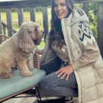 Kelly Brook Instagram - Cabin Fever 🥵 thanks @fandfclothing for Kitting me out this Autumn!!! All the Layers! #fandfclothing #Tesco #Ad 📸 @jeremyparisi