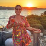 Kelly Brook Instagram - We Travel alot but rarely Holiday!! This was definitely the ULTIMATE holiday! If your looking for beautiful scenery, incredible beaches and 5star Service look no further than @7pinessardinia only 2hrs from London yet we felt a world away!! The most stunning resort and the best food on the planet! Can’t wait to return! Thank you @7pinessardinia #7pines #7pinessardinia #destinationbyhyatt and of course @jet2pics for a trip of a lifetime ⚓️💙🇮🇹🍅🐚🌸