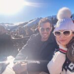 Kelly Brook Instagram - Merry Christmas from the Parisi’s 🎄🏔️🎅🏼🎄🏔️ @jeremyparisi @melanieparisi_ @supermegeverestaurant