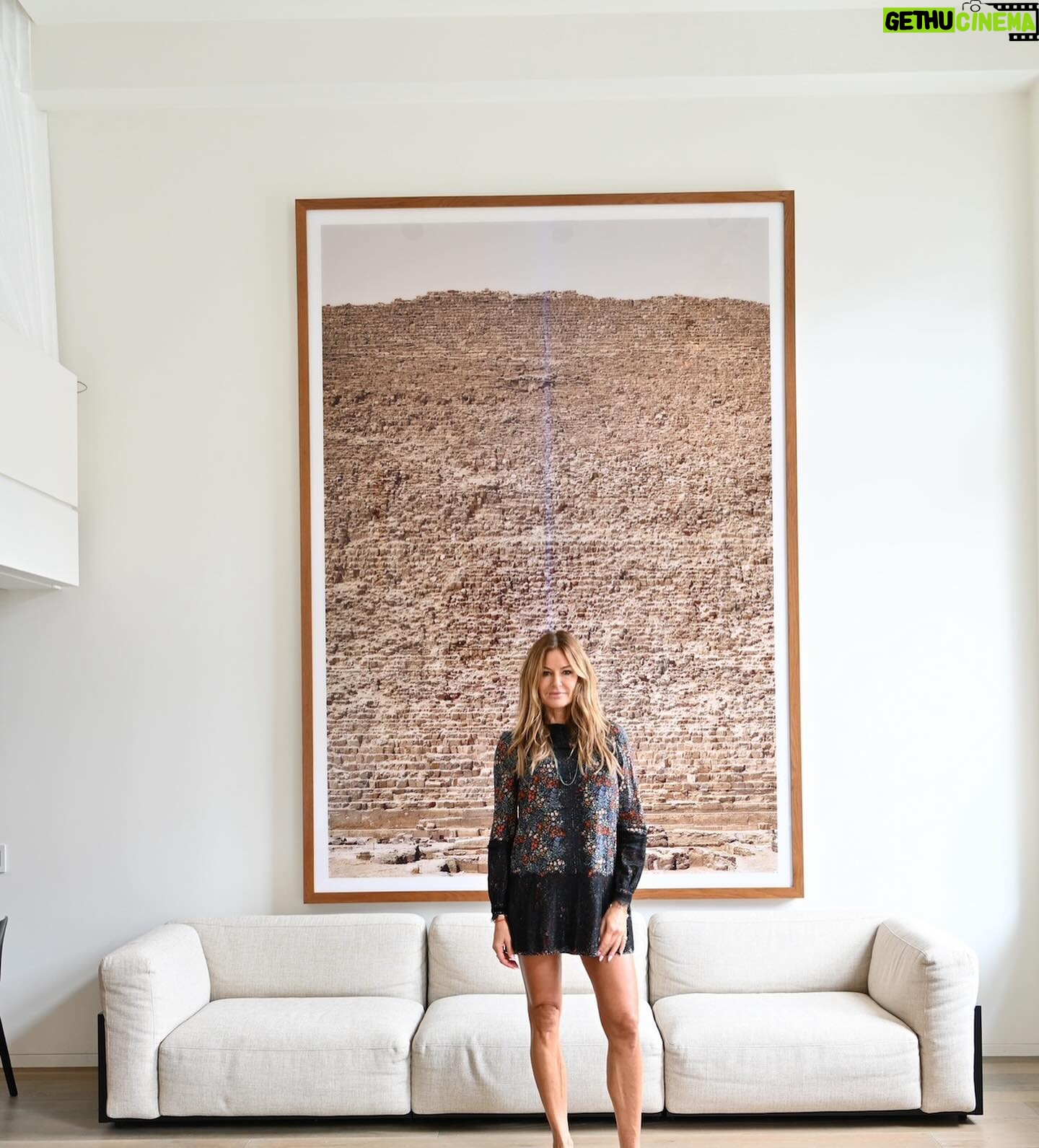 Kelly Jean Killoren Instagram - GALLERY STYLE LIVING| 240 CENTRE STREET| 3DE| My beautiful listing is sun drenched, spacious, and holds a dramatic open living room. This 3bedroom/ 3bathroom is $6995M @douglaselliman @lynnesamonemazin #newyork #realestate