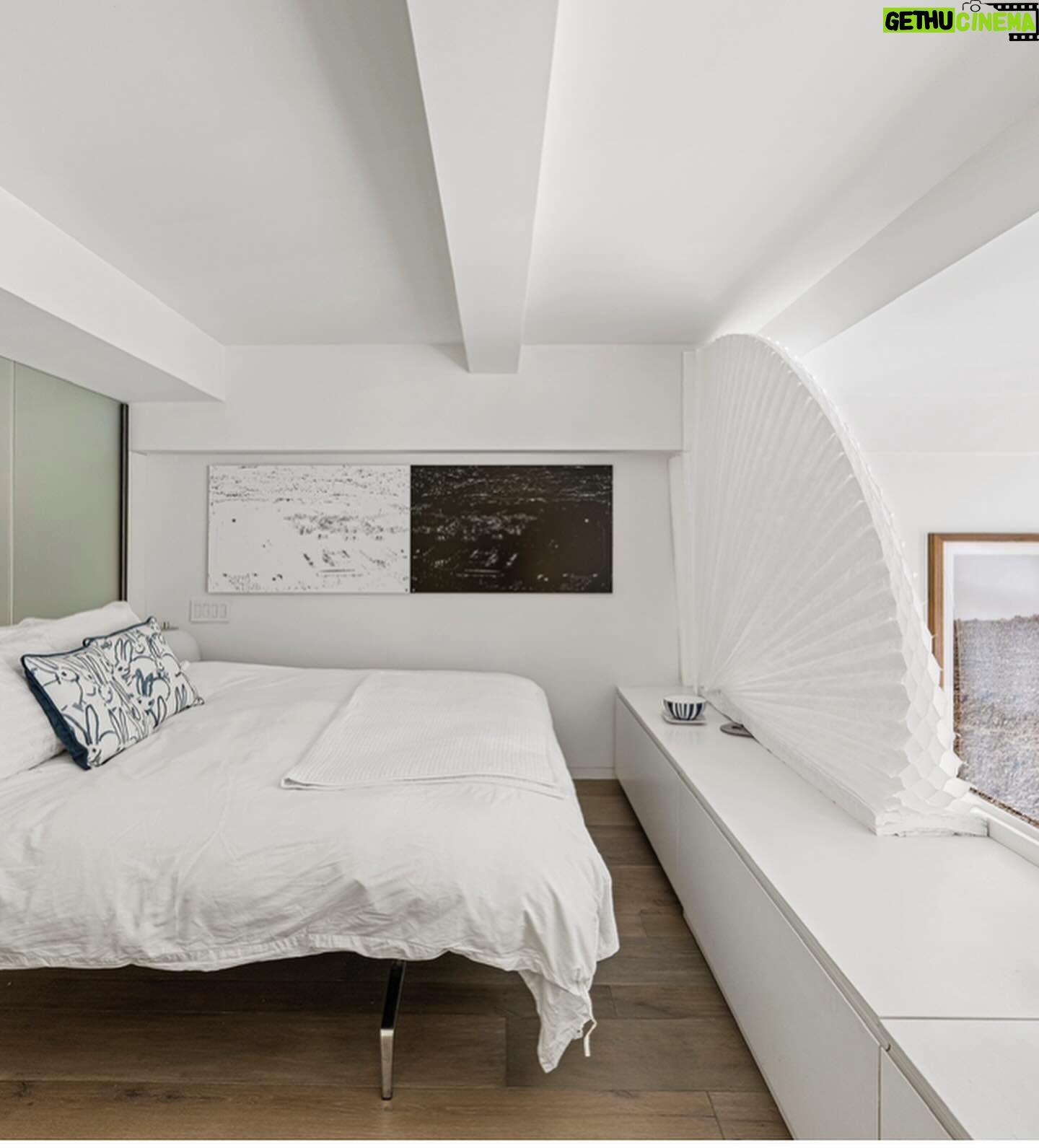 Kelly Jean Killoren Instagram - GALLERY STYLE LIVING| 240 CENTRE STREET| 3DE| My beautiful listing is sun drenched, spacious, and holds a dramatic open living room. This 3bedroom/ 3bathroom is $6995M @douglaselliman @lynnesamonemazin #newyork #realestate