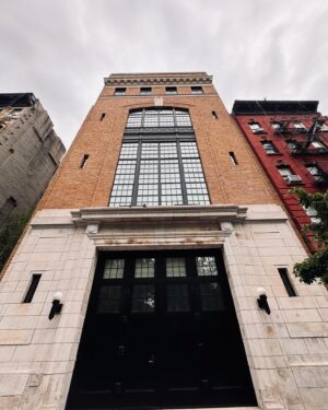 Kelly Jean Killoren Instagram - NEW YORK| Behind the most beautiful buildings lies the most exclusive treasures. This is one reason I know Im in my perfect era: style, architecture, education, and innovation. #newyork @douglaselliman #saturdaysinnewyork