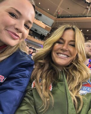 Kelly Jean Killoren Instagram - WE LOVE the @nyrangers!!! #hockey #newyork