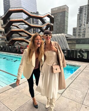Kelly Jean Killoren Instagram - Fun dump of my THURSDAY night @equinox @grownalchemist Im so obsessed with clean beauty because of my psoriosis! What a gorgeous evening celebrating beauty from across the pond! Welcome to NYC, Anna Teal! 🌊🗽 @pr.raconteur @stevekasuba #wellness #hot is in