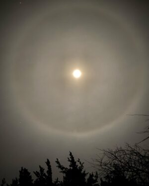 Kelly Reilly Instagram - Last night was a spectacular night to be a nocturnal #lunareclipse #moonhalo