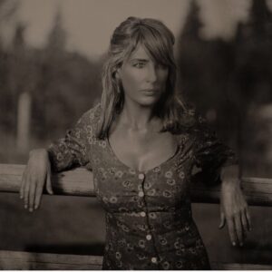Kelly Reilly Instagram - Sarah Coulter came to the ranch last summer to take some tintype portraits 🖤#bethdutton #season2 @yellowstone @_sarahcoulter