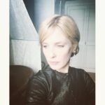 Kelly Reilly Instagram - @eightforsilver @seanellisphoto @sundanceorg Excited to be back at Sundance film festival this year . Albeit a virtual one . Made this little film in France with the amazing @seanellisphoto @boydholbrook @petriealistair 🐺