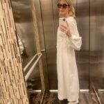 Kelly Rutherford Instagram - 🤍☀️🕊️