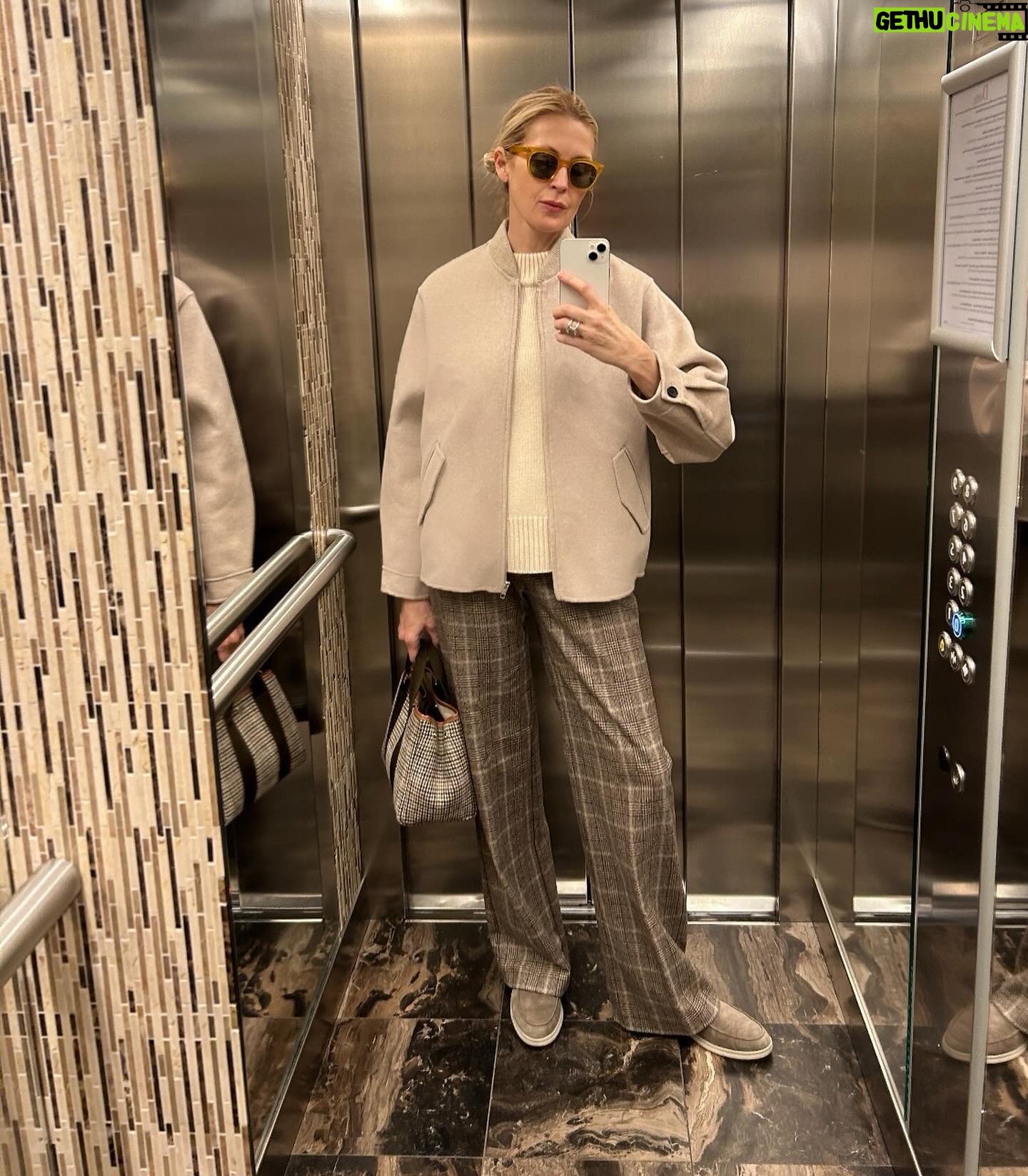 Kelly Rutherford - 57K Likes - ☕️🐶🐶