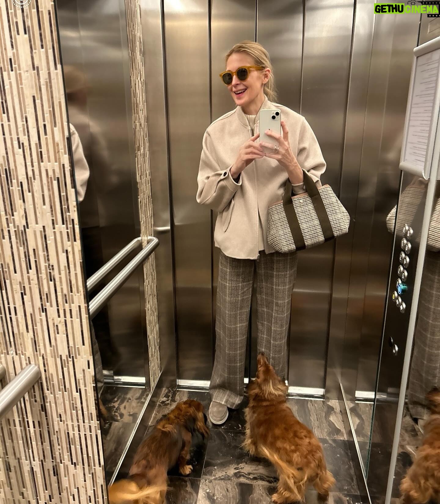 Kelly Rutherford - 57K Likes - ☕️🐶🐶