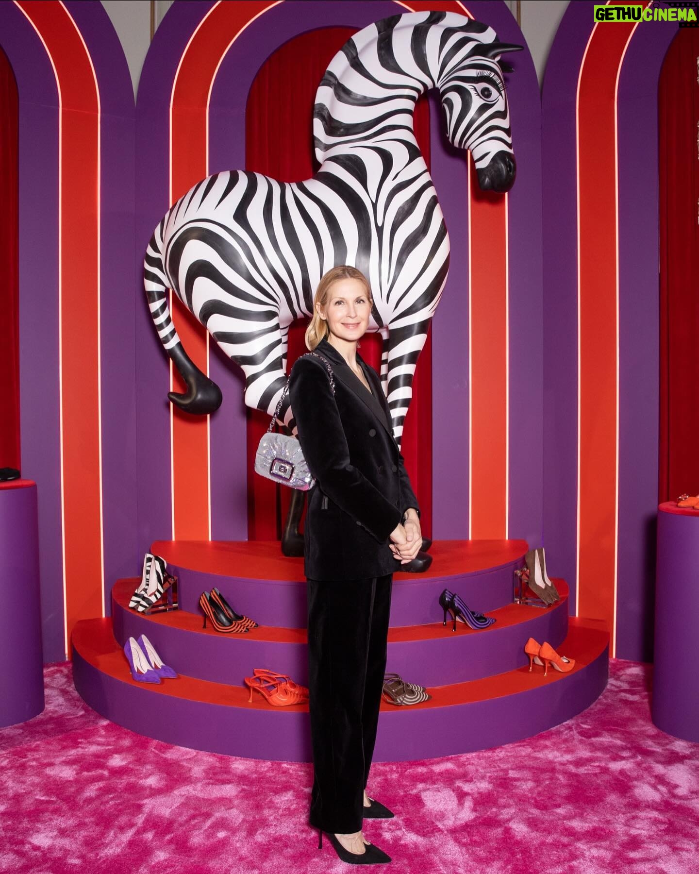 Kelly Rutherford Instagram - @rogervivier 🦓 #vivieroptical #rogervivier ♥️
