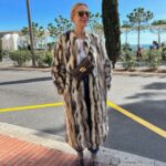 Kelly Rutherford Instagram - when your daughter takes your photo ♥️