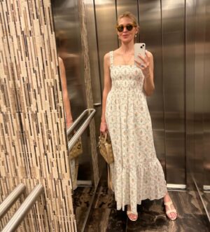 Kelly Rutherford Instagram - @hillhouse 🌼