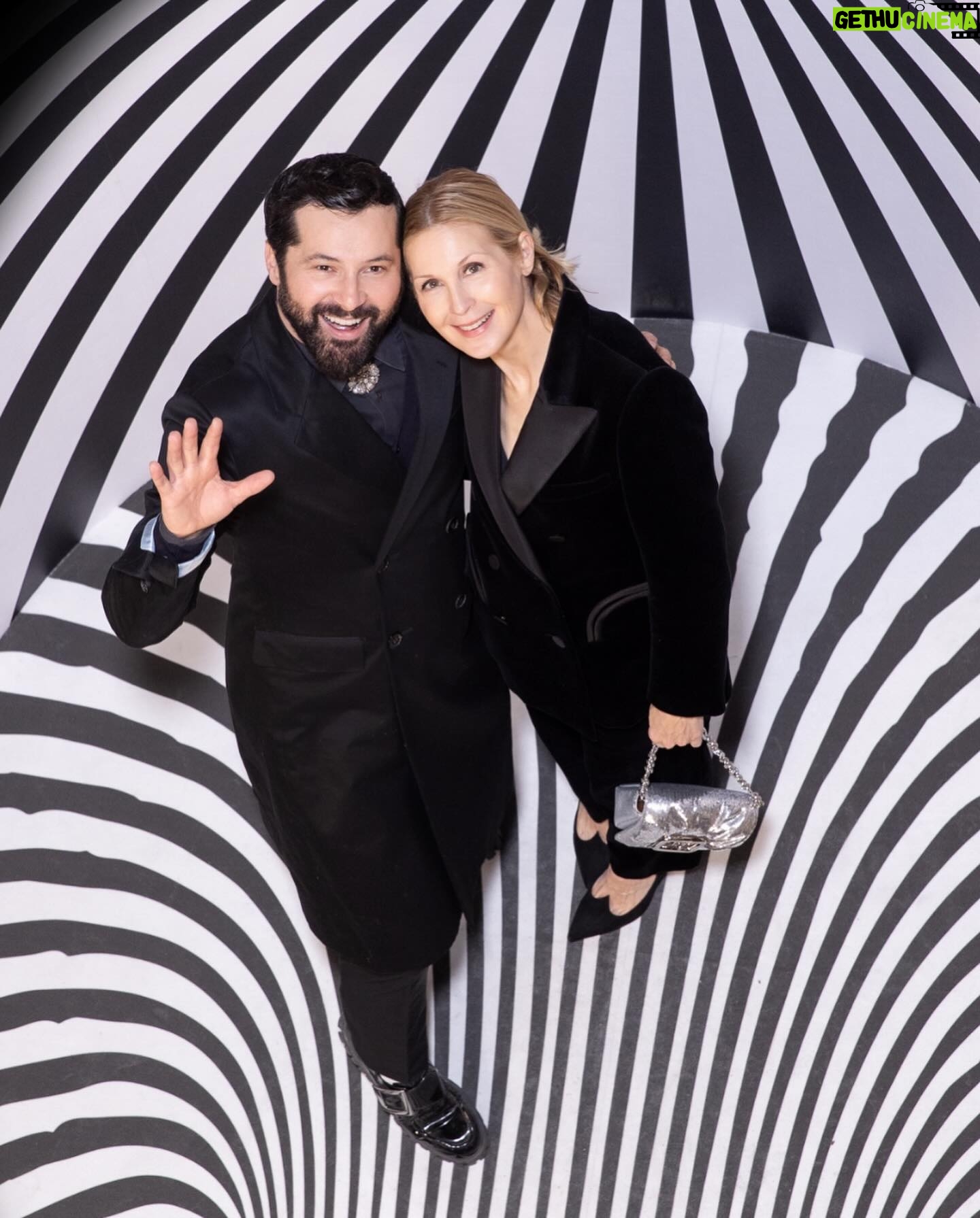 Kelly Rutherford Instagram - @rogervivier 🦓 #vivieroptical #rogervivier ♥️