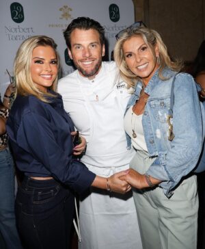Kelly Vedovelli Instagram - Recap soirée @princedegallesparis pour @tarayrenorbert bravo @jeremy_lenormand 
Ras <3