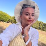 Kelly Vedovelli Instagram - Le bonheur 🥹 J’oublie trop souvent de vous remercier pour votre soutien indéfectible et toujours étonnée de vos messages d’inquiétude quand je suis un peu distante, mais la vie me réserve aussi des malheurs comme à tout le monde ! Je reprends des forces avec mes friends et avec vous , merci je vous aime . Pour finir , en ce qui concerne les gossips et les torchons : Nous sommes amis et ça depuis longtemps , ne perdez pas votre temps avec les ragots merci 🙏🏻 Je n’ai jamais rien eu à cacher de ma vie que j’assume entièrement ce qui ne m’empêche pas de respecter la vie privée d’autrui . Le jour où je serai accompagnée je me ferais une joie de le montrer au monde entier et vous en faites partie ❤️ Kelly