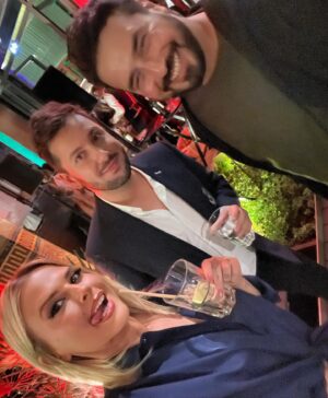 Kelly Vedovelli Instagram - Recap soirée @princedegallesparis pour @tarayrenorbert bravo @jeremy_lenormand 
Ras <3
