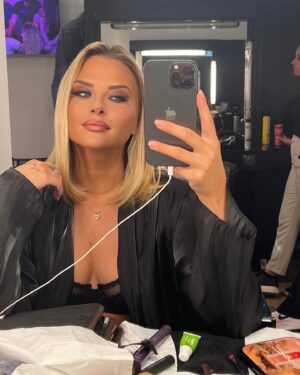 Kelly Vedovelli Instagram - Ready to go => @tpmptv 🖤