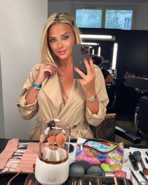 Kelly Vedovelli Instagram - Publicité Bébé j’ai un nouveau Code 🔥: kellyq3 

(-15% dès 29 d'achat, -20% dès 69 d'achat sur tout le site français )
Save Money 💵 
@sheinofficial @sheinfrance_ 
 #saveinstyle #SHEIN #accessibleettendance #publicité