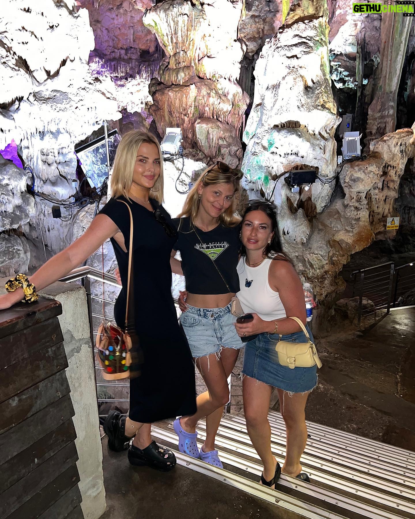 Kelly Vedovelli Instagram - GIBRALTAR 🇬🇮 St Michael’s Cave and Monkeys 🙊