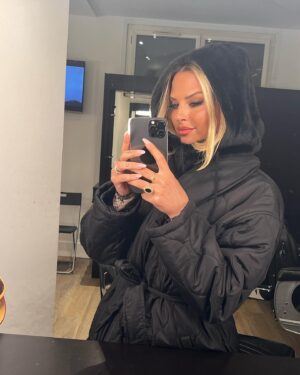 Kelly Vedovelli Instagram - @tpmptv vie