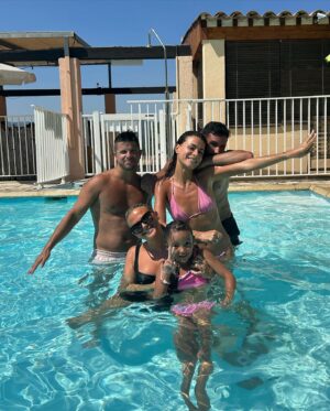 Kelly Vedovelli Instagram - Friends . 🐬