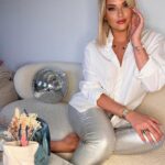Kelly Vedovelli Instagram - Publicité Challenge 💪🏼 CODE : 2023kelly 20€ pour transformer ma cuisine OMG 😳 ❤️ @sheinfrance_ #SHEINchezmoi #SHEINpartner (-15% dès 29 d'achat, -20% dès 69 d'achat sur tout le site français)